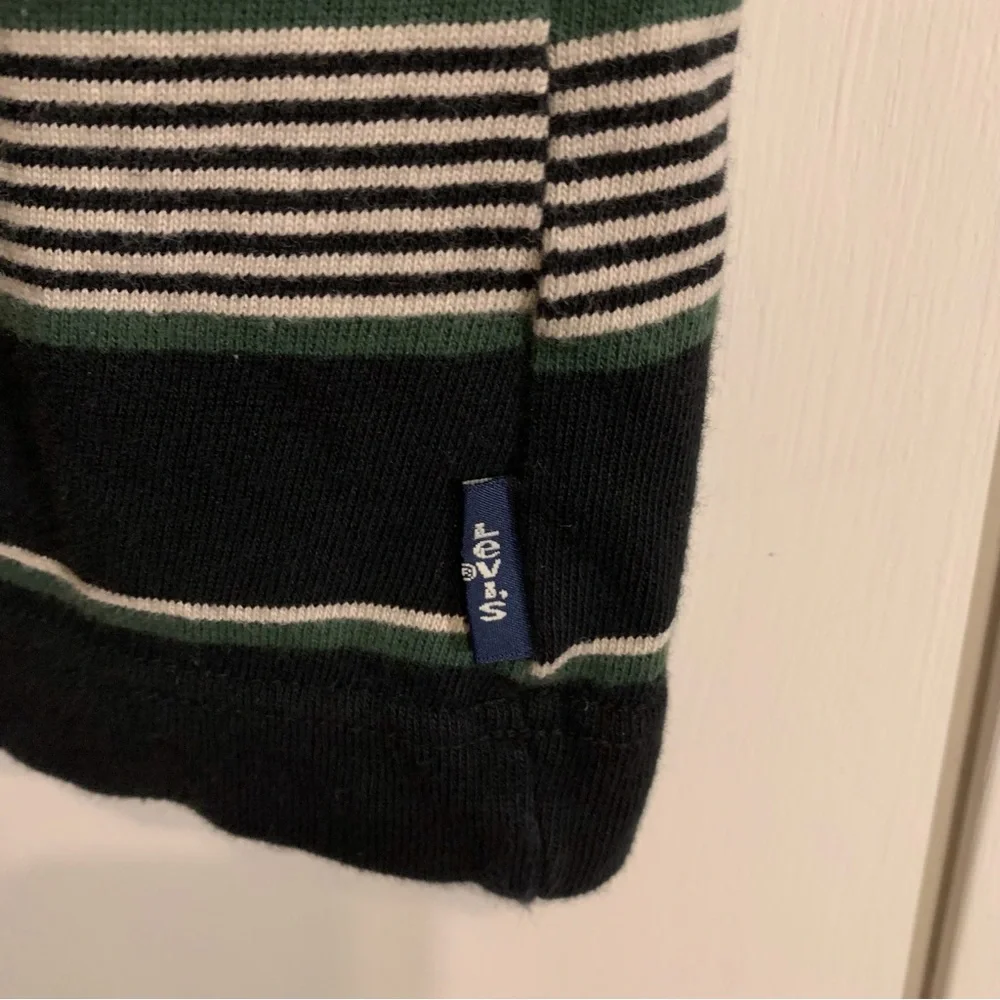 Levis striped men’s v-neck cotton sweater size XL